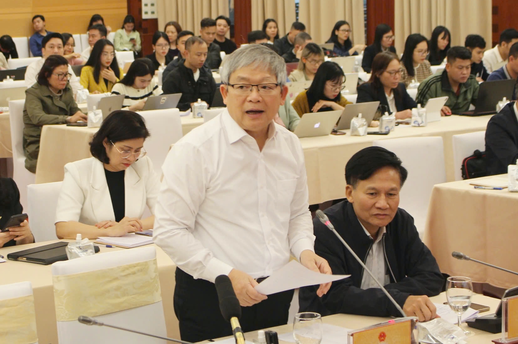 Bộ C&ocirc;ng an n&oacute;i về c&aacute;c thủ tục người d&acirc;n c&oacute; thể l&agrave;m tại C&ocirc;ng an x&atilde; - Ảnh 1.