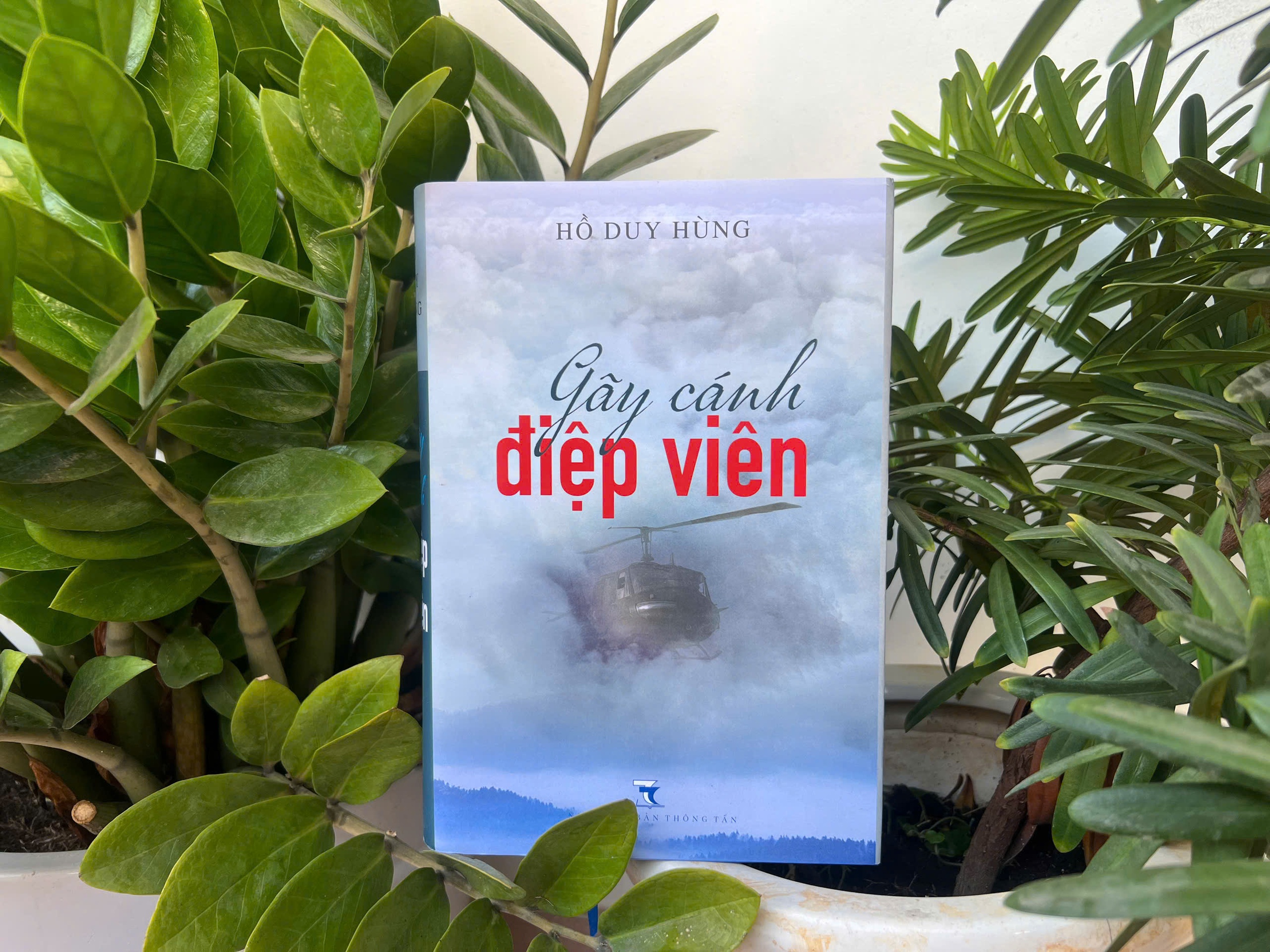 Ra mắt s&aacute;ch "G&atilde;y c&aacute;nh điệp vi&ecirc;n"- Ảnh 2.