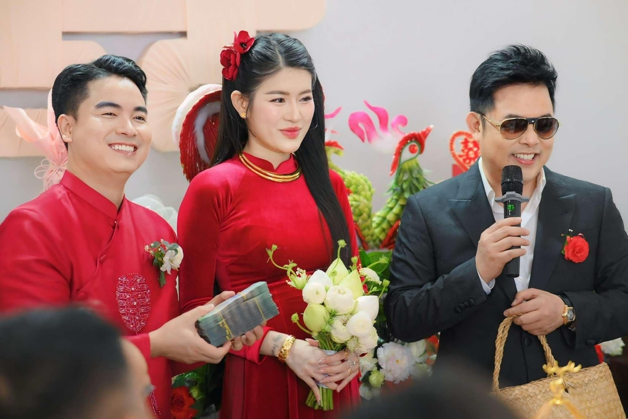 Quang L&ecirc; tặng cho người quản l&yacute; nửa tỉ đồng l&agrave;m của hồi m&ocirc;n- Ảnh 2.