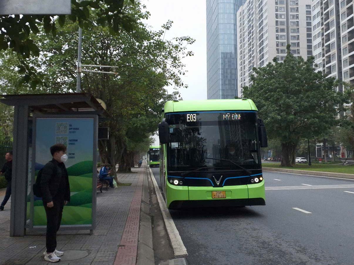 Di chuyển bằng xe buýt điện cũng là bảo vệ môi trường