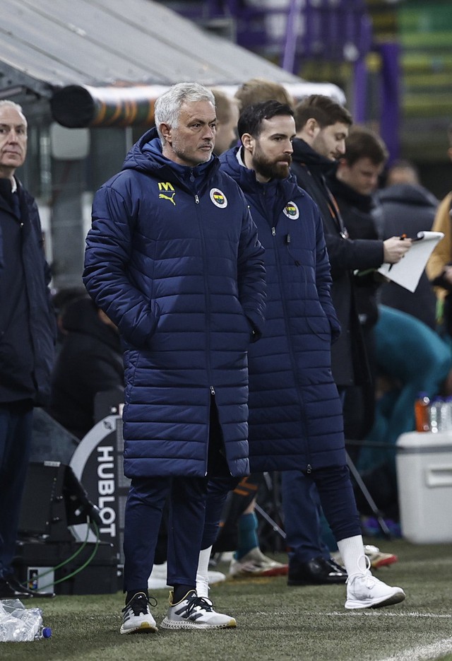 HLV Mourinho: "Tôi đối lập với phân biệt chủng tộc, dù nhiều tật xấu"- Ảnh 1.