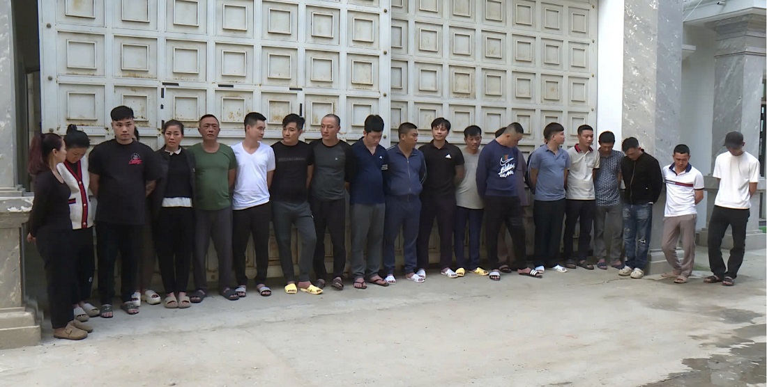 Ổ nh&oacute;m đ&aacute;nh bạc trong nh&agrave; ki&ecirc;n cố, chuồng cọp, c&oacute; "xe đưa rước&rdquo;- Ảnh 1.