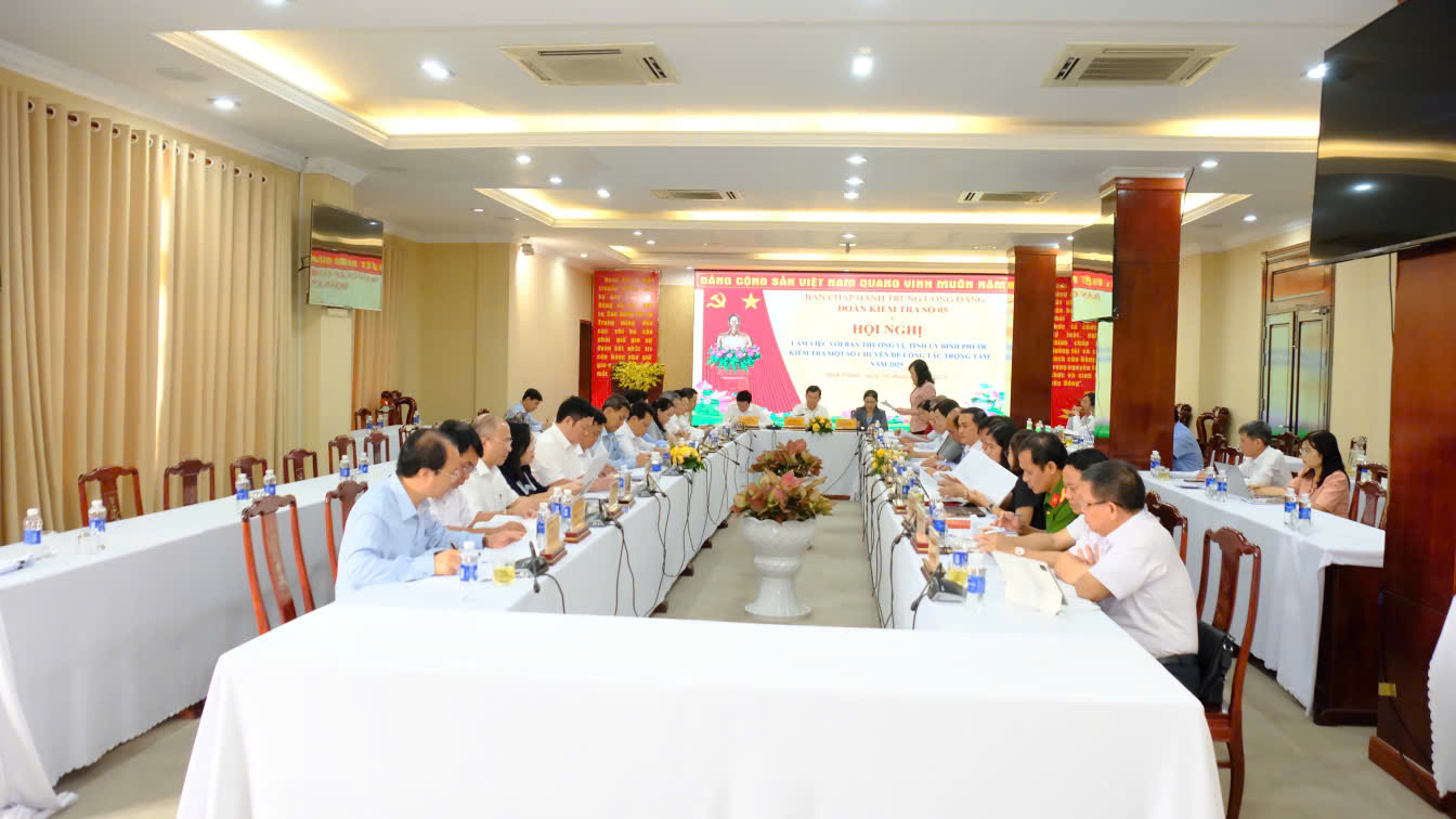 Đo&agrave;n kiểm tra của Bộ Ch&iacute;nh trị l&agrave;m việc với tỉnh B&igrave;nh Phước- Ảnh 1.