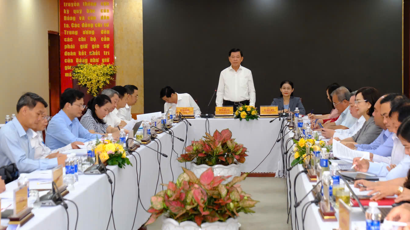 Đo&agrave;n kiểm tra của Bộ Ch&iacute;nh trị l&agrave;m việc với tỉnh B&igrave;nh Phước- Ảnh 3.