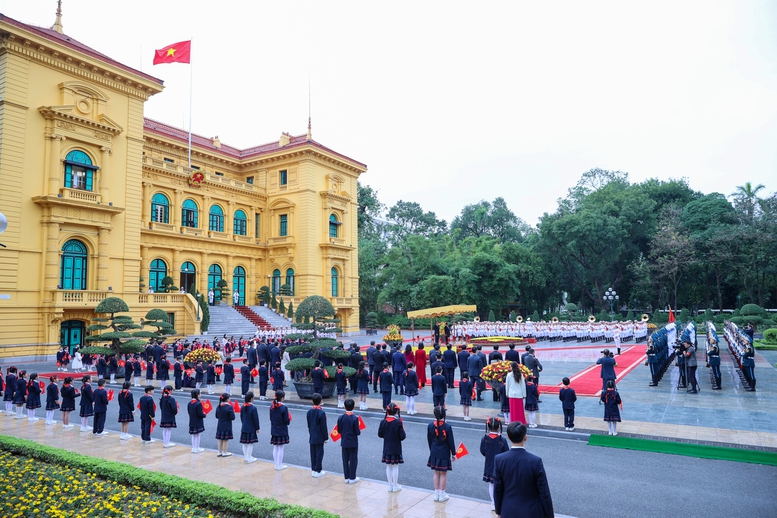 Thủ tướng Phạm Minh Ch&iacute;nh chủ tr&igrave; lễ đ&oacute;n ch&iacute;nh thức Thủ tướng Kyrgyzstan- Ảnh 4.