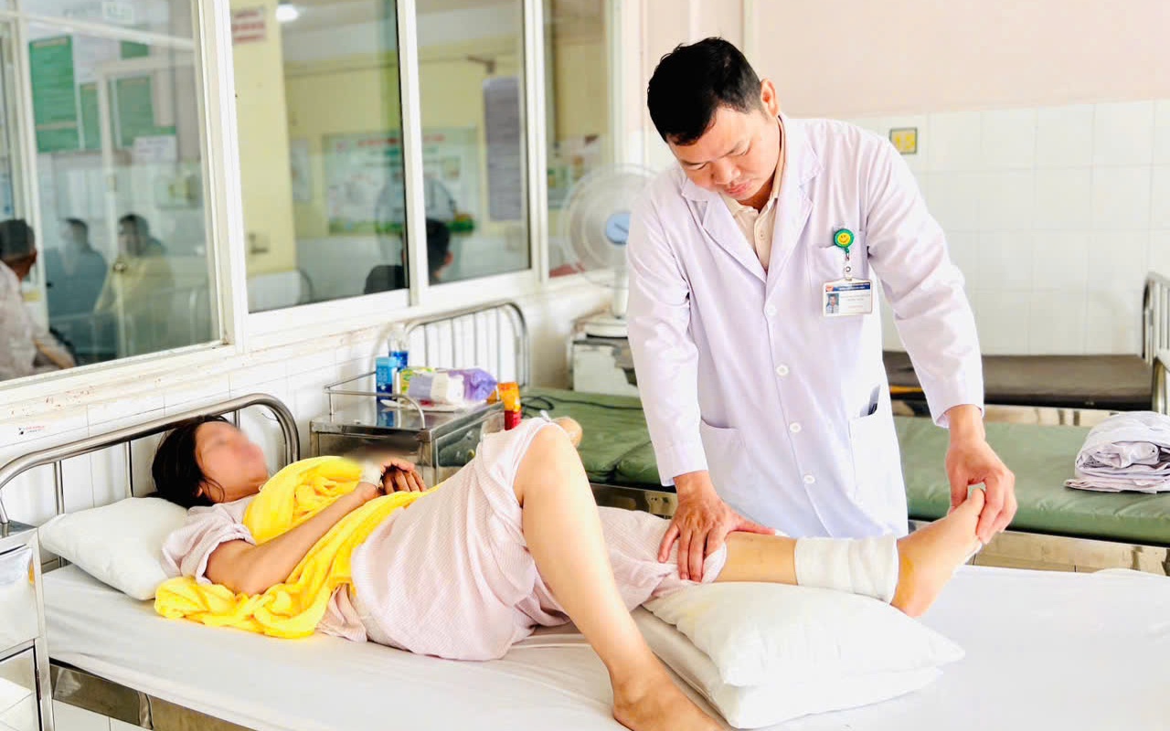 Gãy lún xương mắt cá chân sau cú ngã do nhảy dây