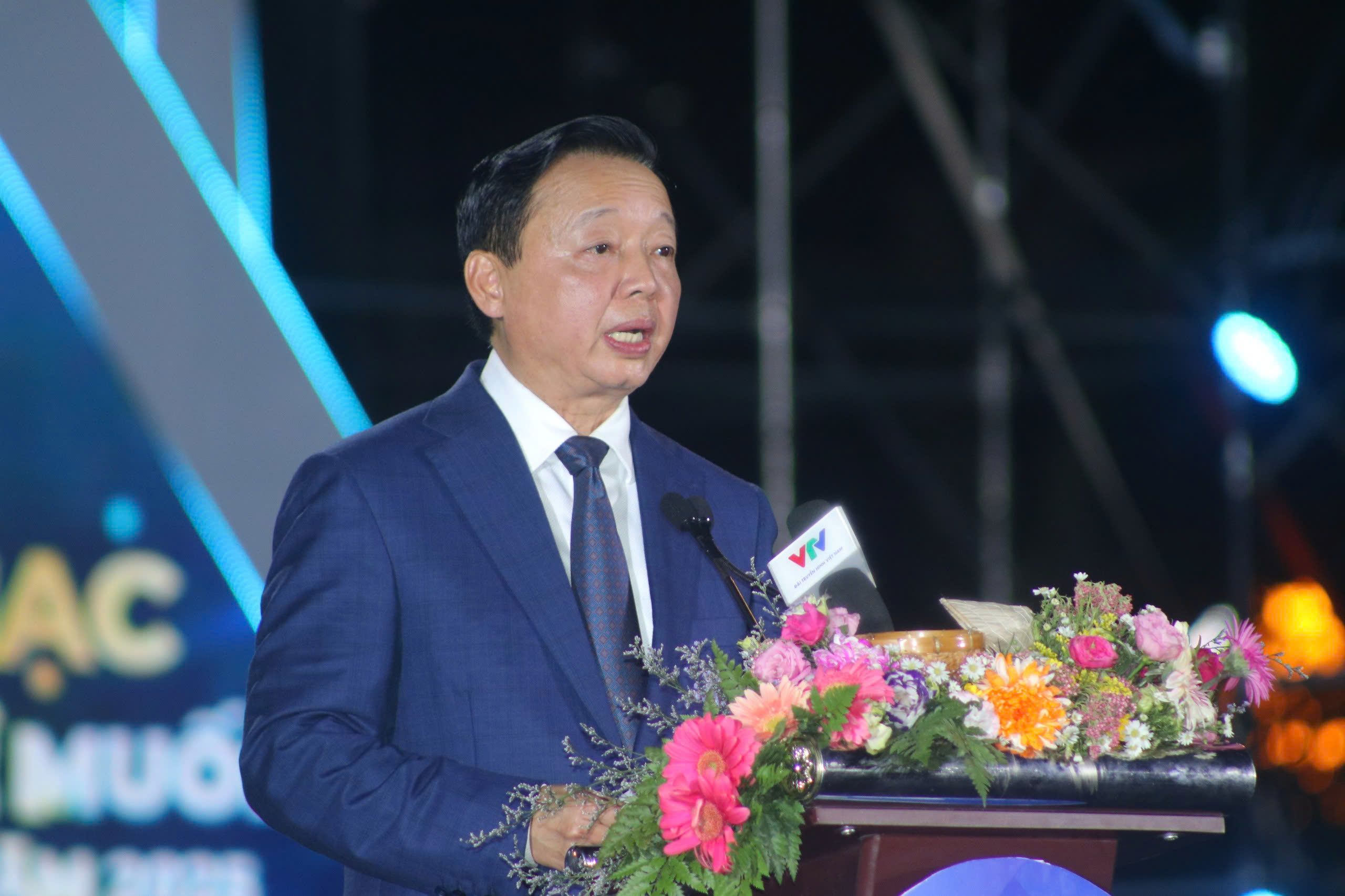 Ph&oacute; Thủ tướng Trần Hồng H&agrave;: 1 cơn mưa biến c&ocirc;ng sức di&ecirc;m d&acirc;n 