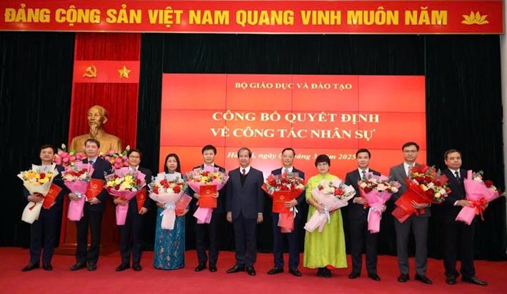 Điều động, bổ nhiệm Thứ trưởng v&agrave; l&atilde;nh đạo c&aacute;c đơn vị Bộ GD-ĐT- Ảnh 2.