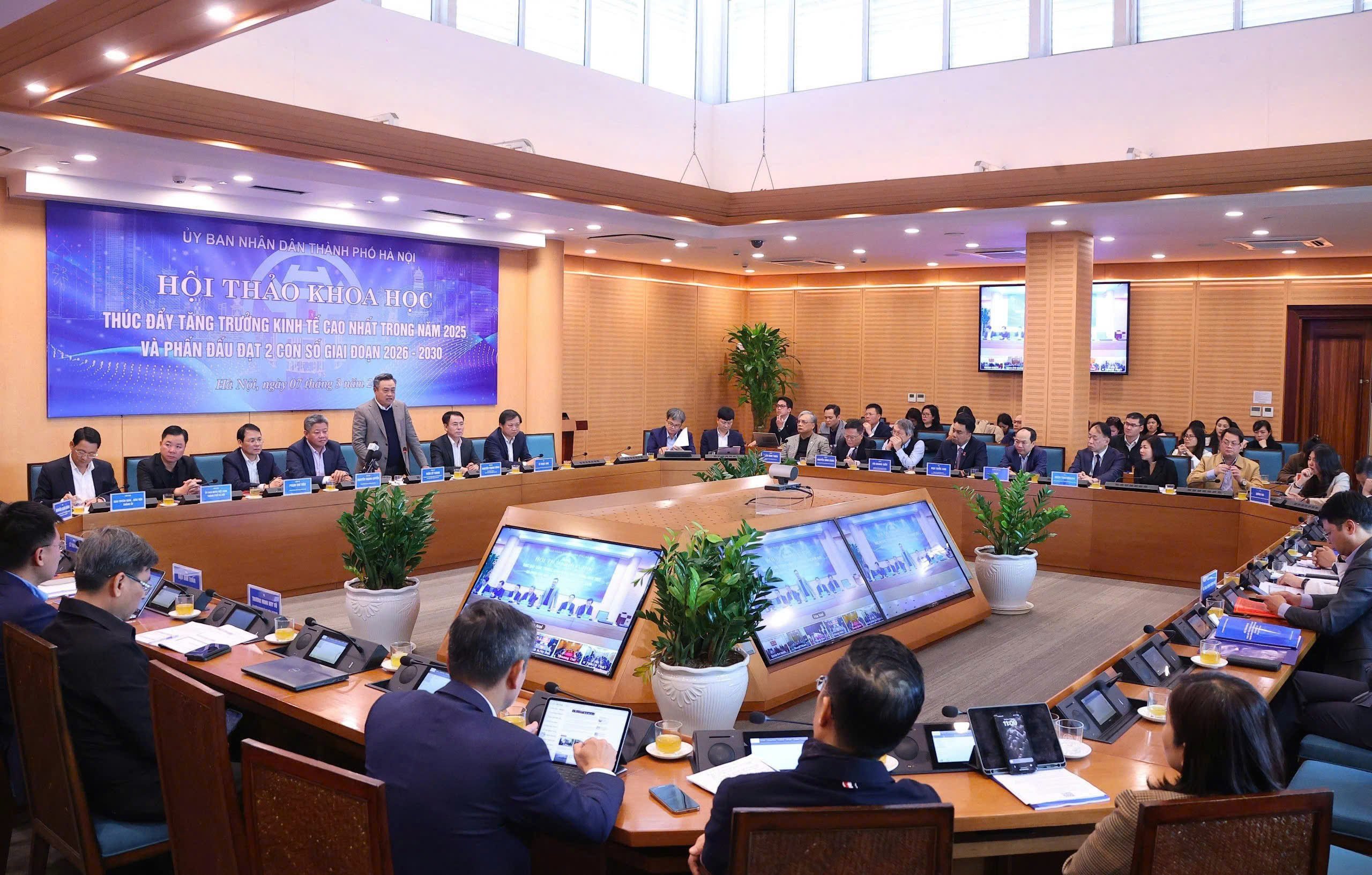 Chủ tịch H&agrave; Nội Trần Sỹ Thanh: Quyết t&acirc;m đạt mục ti&ecirc;u tăng trưởng 8% trong năm 2025- Ảnh 2.