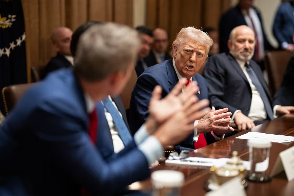 Tổng thống Donald Trump họp với hầu hết các bộ trưởng Mỹ tại Nhà Trắng hôm 6-3. Ảnh: Nhà Trắng