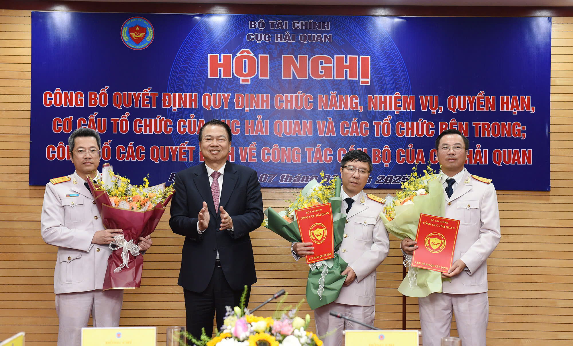 C&ocirc;ng bố c&aacute;c quyết định bổ nhiệm c&aacute;n bộ tại Cục Hải quan sau sắp xếp bộ m&aacute;y- Ảnh 1.