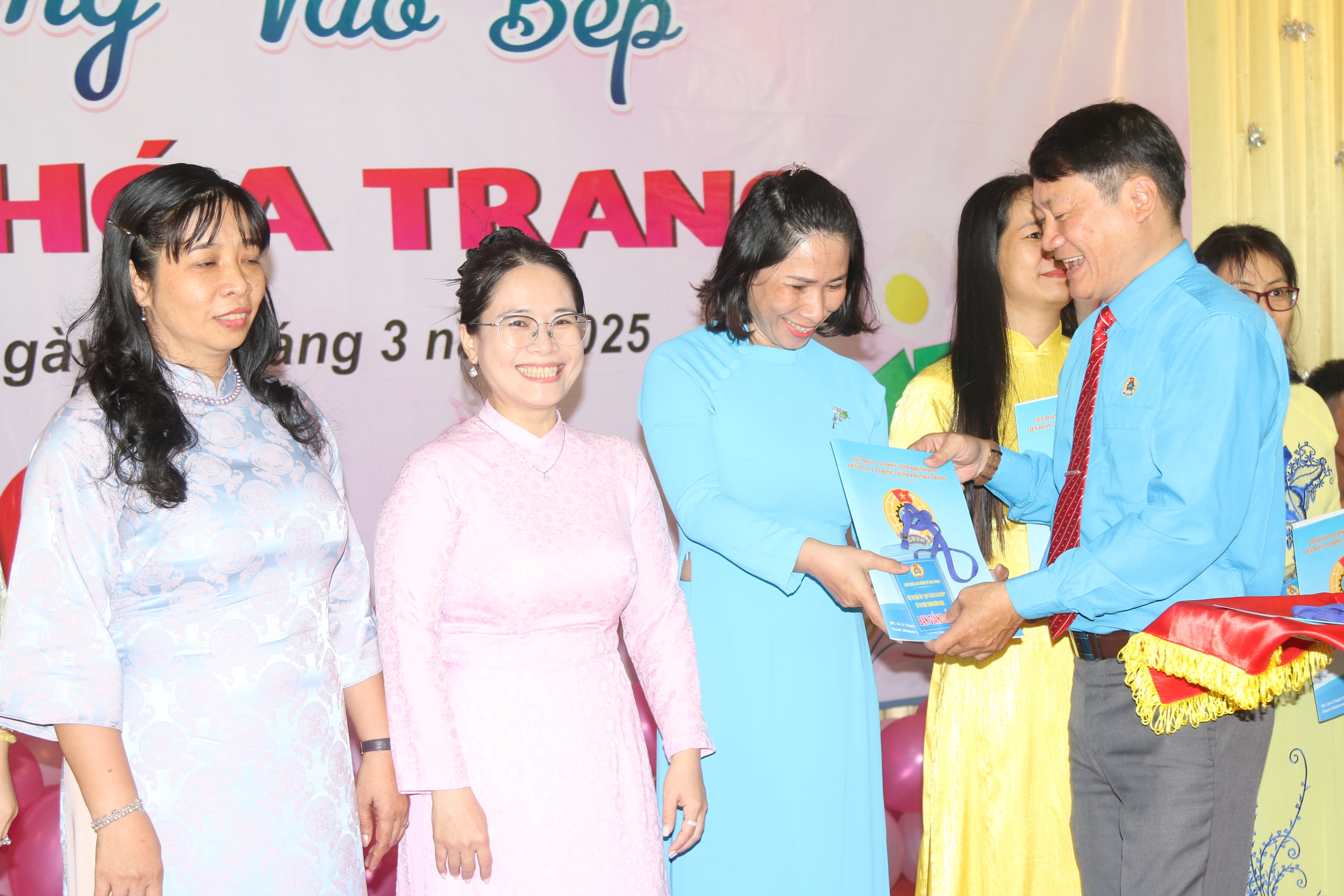 LĐLĐ Nha Trang tổ chức kỷ niệm ngày Quốc tế Phụ nữ- Ảnh 1.