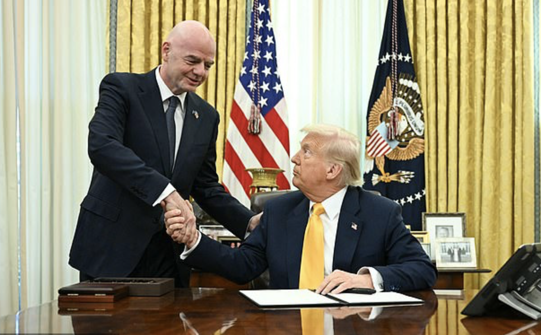 Tổng thống Mỹ Donald Trump gi&aacute;m s&aacute;t c&ocirc;ng t&aacute;c tổ chức World Cup 2026- Ảnh 1.