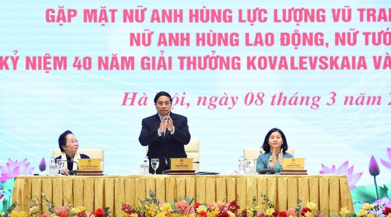 Thủ tướng gặp mặt c&aacute;c nữ Anh h&ugrave;ng, nh&agrave; khoa học nữ- Ảnh 2.