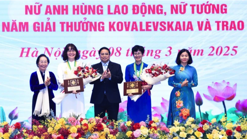 Thủ tướng gặp mặt c&aacute;c nữ Anh h&ugrave;ng, nh&agrave; khoa học nữ- Ảnh 6.