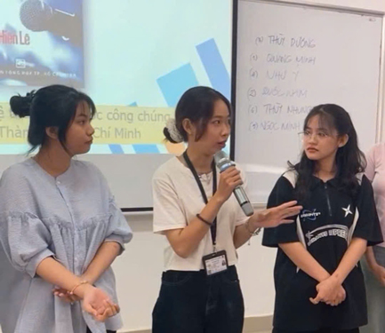 Giờ đây, Như Ý (giữa) càng kiên trì với đam mê, nâng cao khả năng thích nghi trước mọi thay đổi và có tinh thần sẻ chia với mọi người Ảnh: ĐẠT NGUYỄN