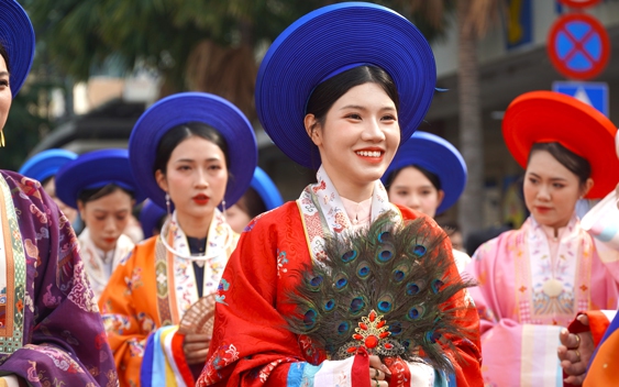Áo dài Việt Nam vươn tầm cao mới