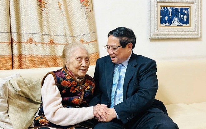 Thủ tướng Phạm Minh Chính thăm nguyên Phó Chủ tịch nước Nguyễn Thị Bình