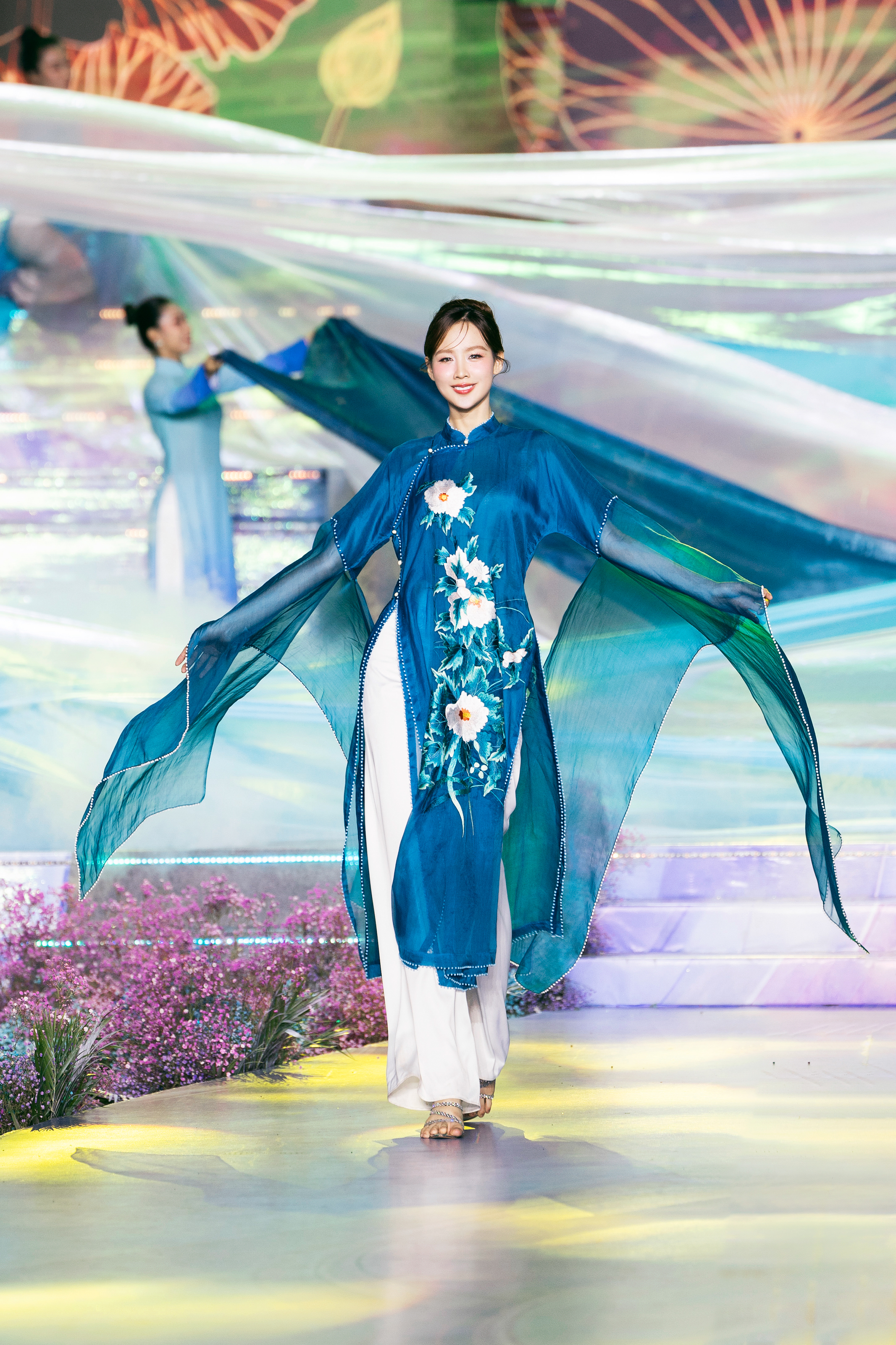 Hoa hậu Bảo Ngọc, Tiểu Vy, Thanh Thuỷ đọ sắc trong t&agrave; &aacute;o d&agrave;i- Ảnh 6.