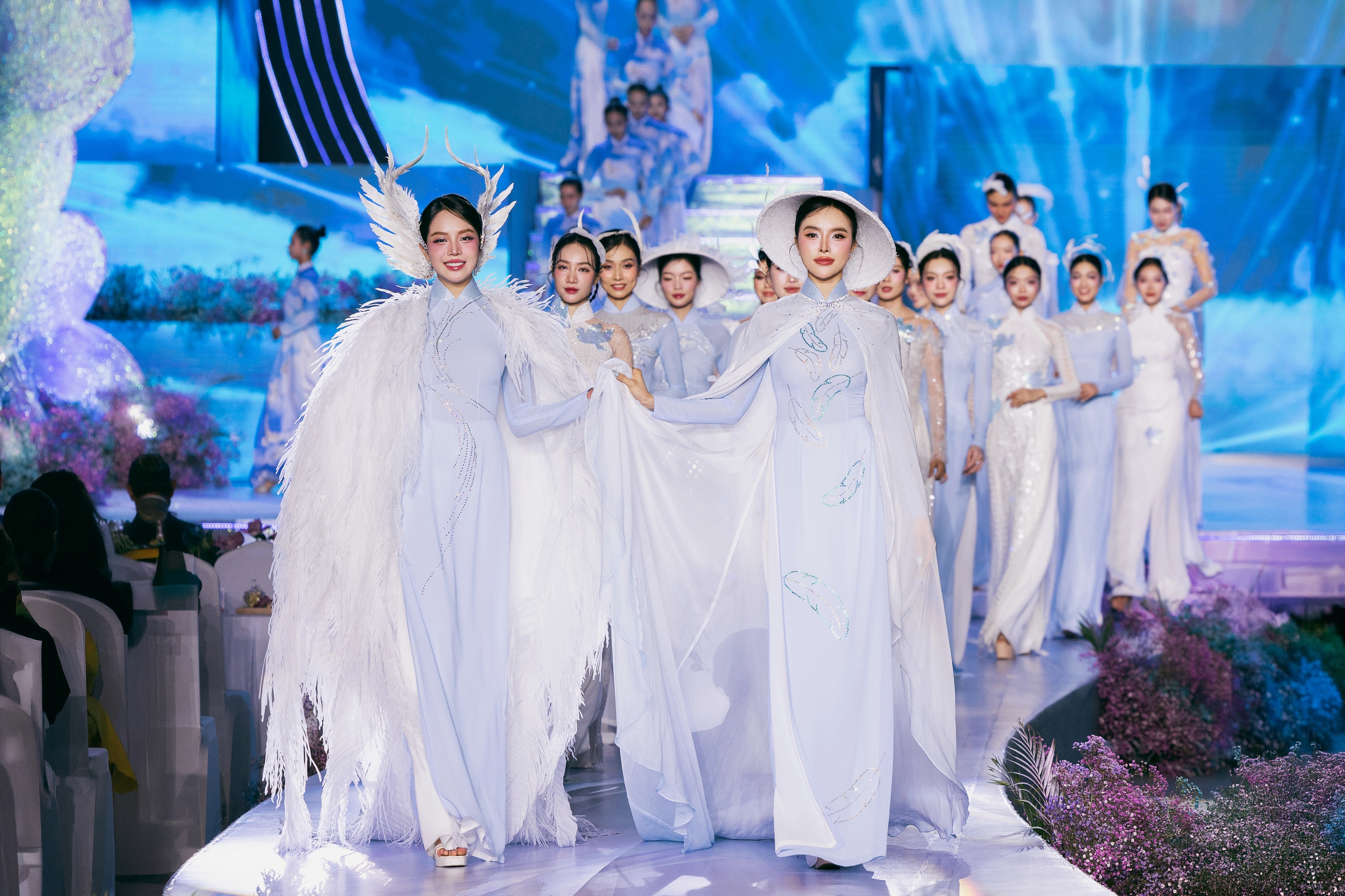 Hoa hậu Bảo Ngọc, Tiểu Vy, Thanh Thuỷ đọ sắc trong t&agrave; &aacute;o d&agrave;i- Ảnh 4.