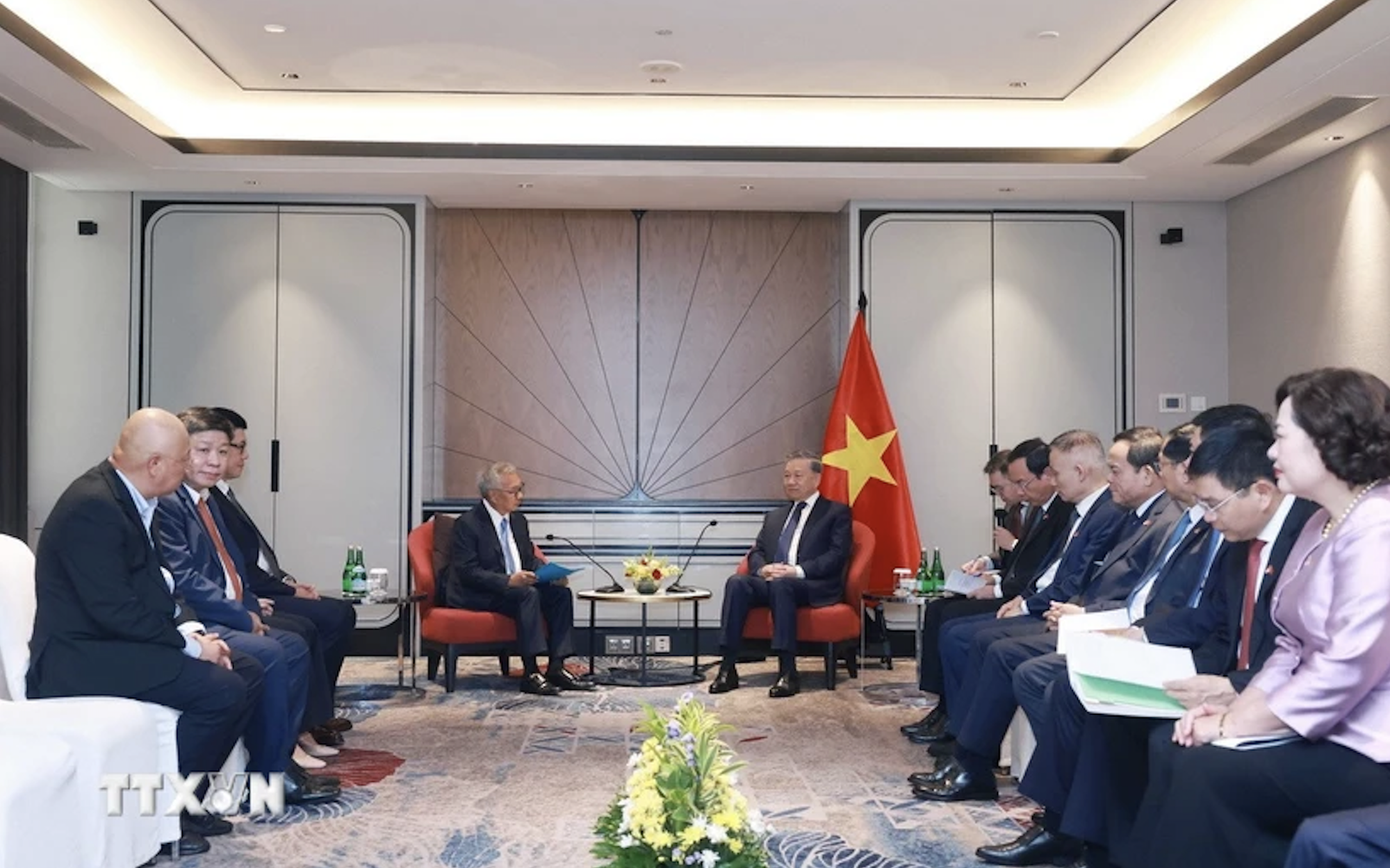Tổng Bí thư: Tạo thuận lợi cho doanh nghiệp Indonesia đầu tư tại Việt Nam