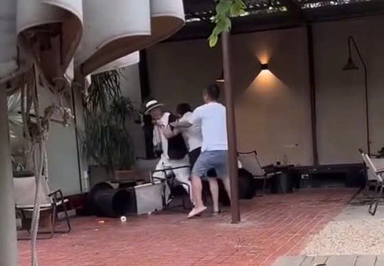 Vụ clip ẩu đả c&oacute; người giống &ocirc;ng Đặng L&ecirc; Nguy&ecirc;n Vũ: Hai &ldquo;nh&acirc;n vật ch&iacute;nh&rdquo; quen biết từ trước- Ảnh 1.