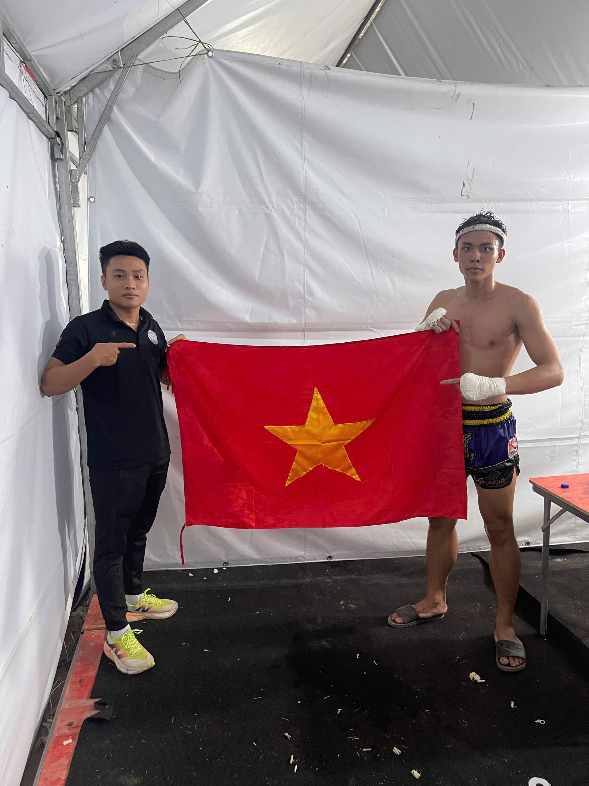 Kickboxing: V&otilde; sĩ Việt thắng ấn tượng tại Campuchia- Ảnh 1.