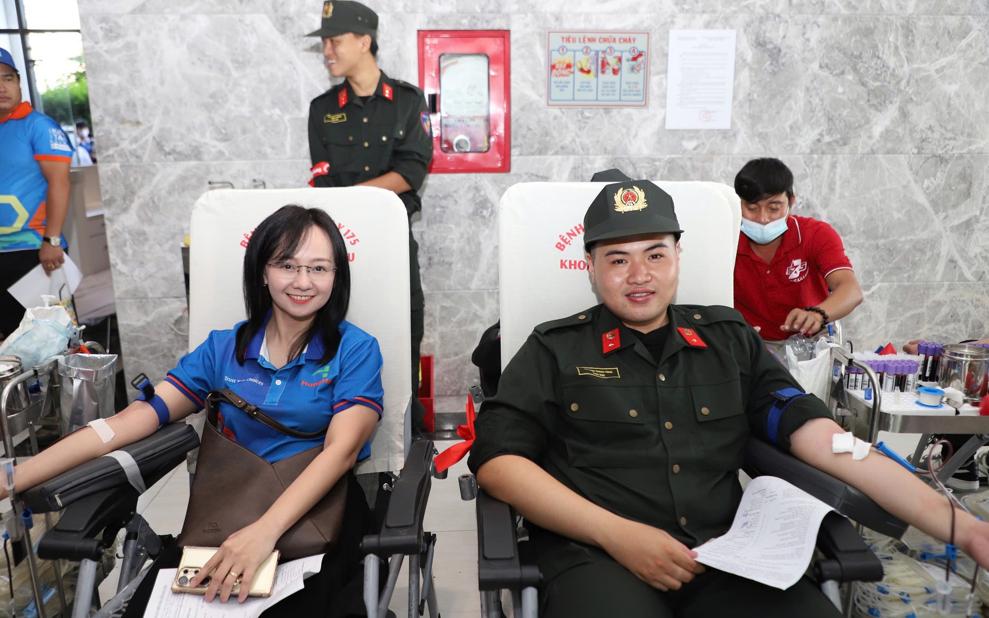 3.000 người tham gia ngày “Chủ Nhật Đỏ”