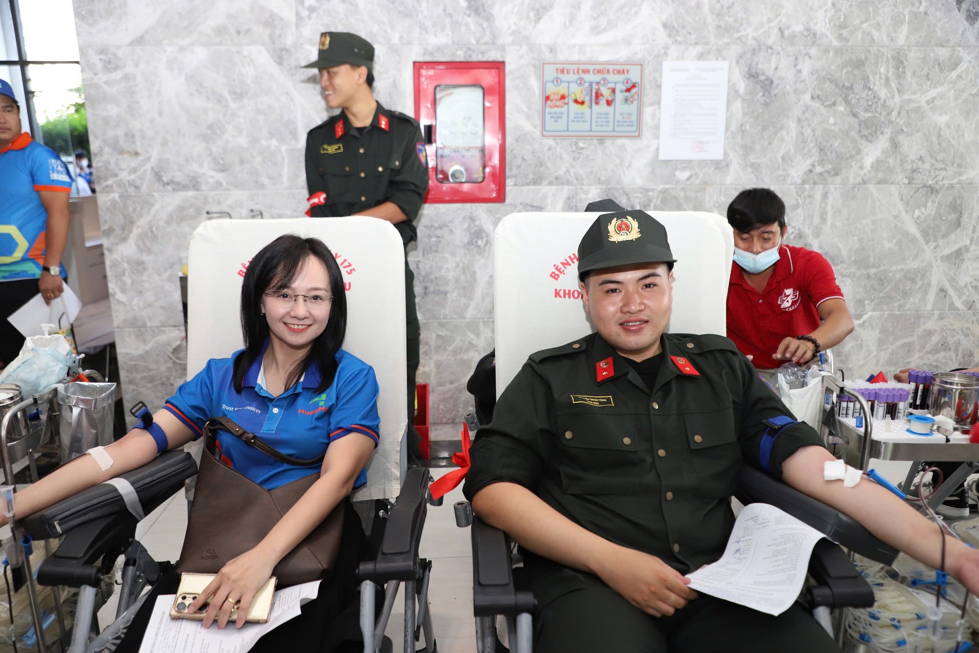 3.000 người tham gia ng&agrave;y &ldquo;Chủ Nhật Đỏ&rdquo;- Ảnh 1.