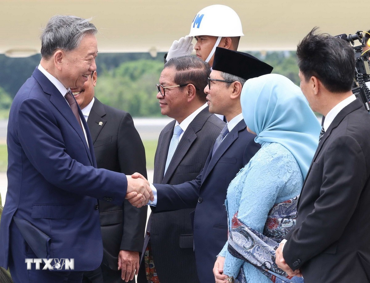 Loạt đại b&aacute;c ch&agrave;o mừng Tổng B&iacute; thư T&ocirc; L&acirc;m v&agrave; Phu nh&acirc;n tới Indonesia- Ảnh 4.