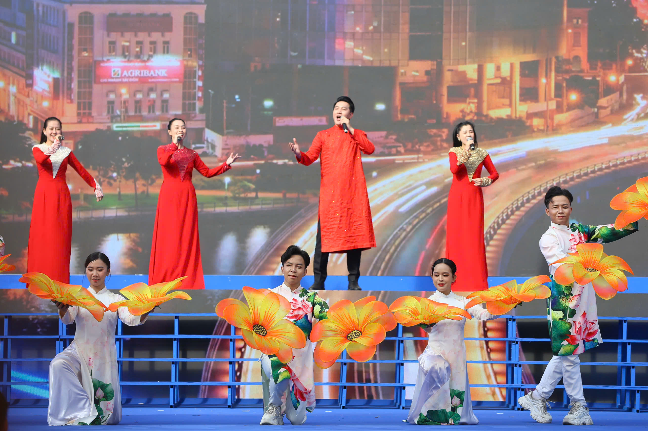 Kh&aacute;nh th&agrave;nh tuyến metro số 1: Bước ngoặt chuyển đổi m&ocirc; h&igrave;nh giao th&ocirc;ng đ&ocirc; thị của TP HCM- Ảnh 3.