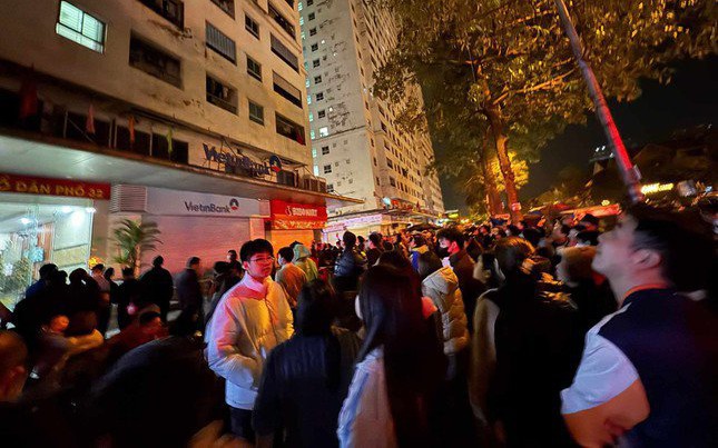 Cháy căn hộ chung cư, hàng trăm cư dân hoảng sợ tháo chạy