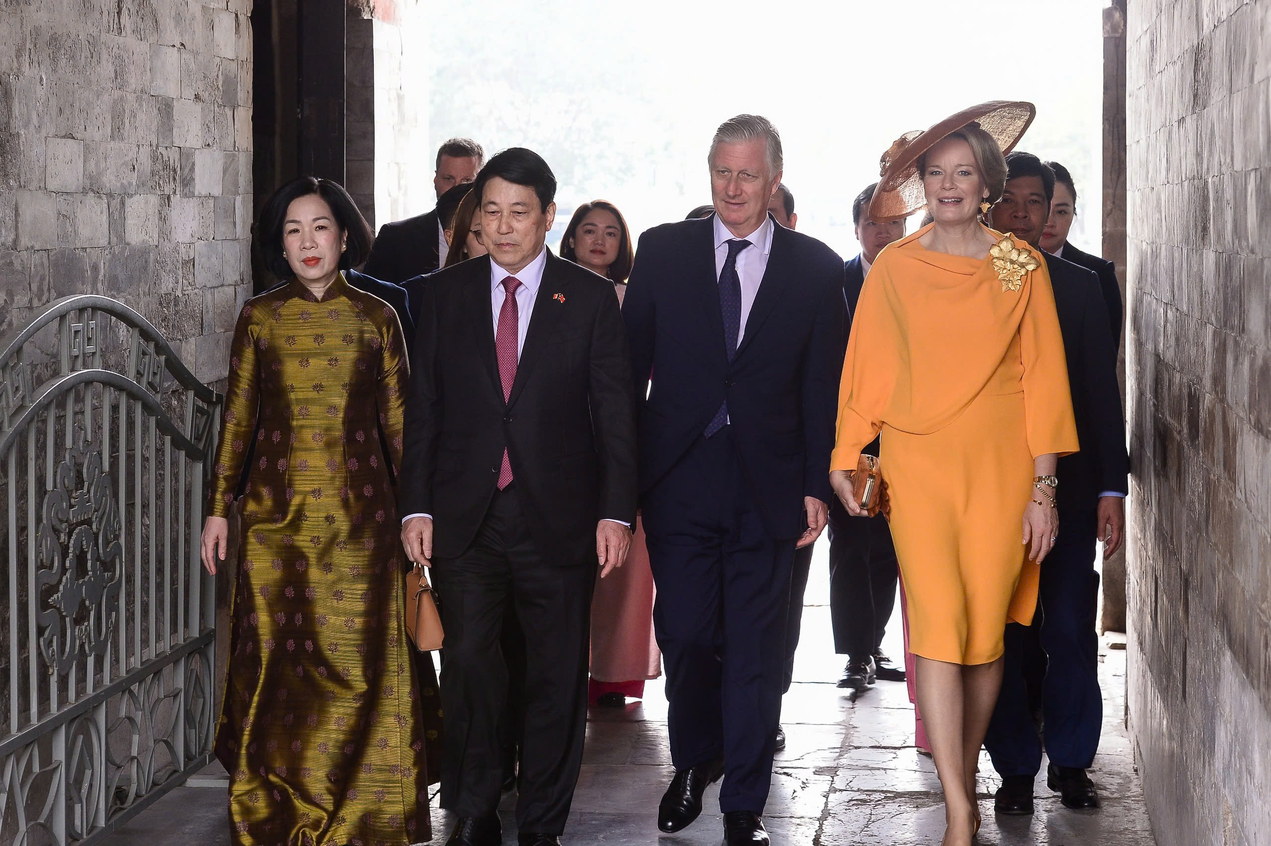 Chủ tịch nước Lương Cường và Nhà Vua Philippe tham quan Hoàng thành Thăng Long- Ảnh 7.