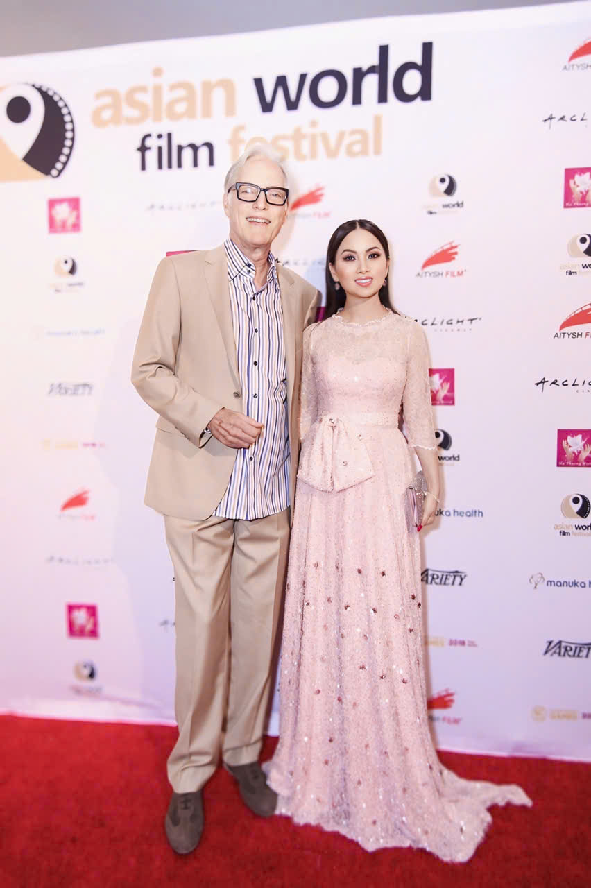 H&agrave; Phương kể kỷ niệm về "cha Ralph" Richard Chamberlain- Ảnh 1.