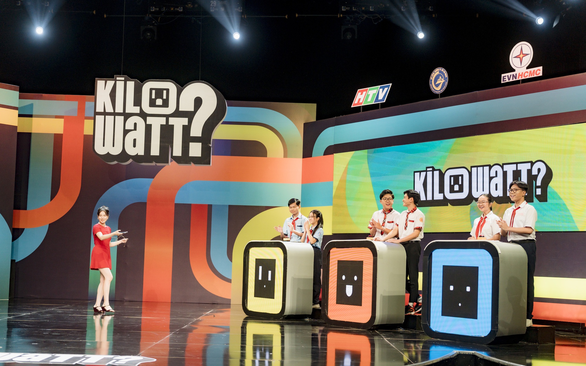 Học sinh chung tay sử dụng điện an toàn, tiết kiệm thông qua gameshow