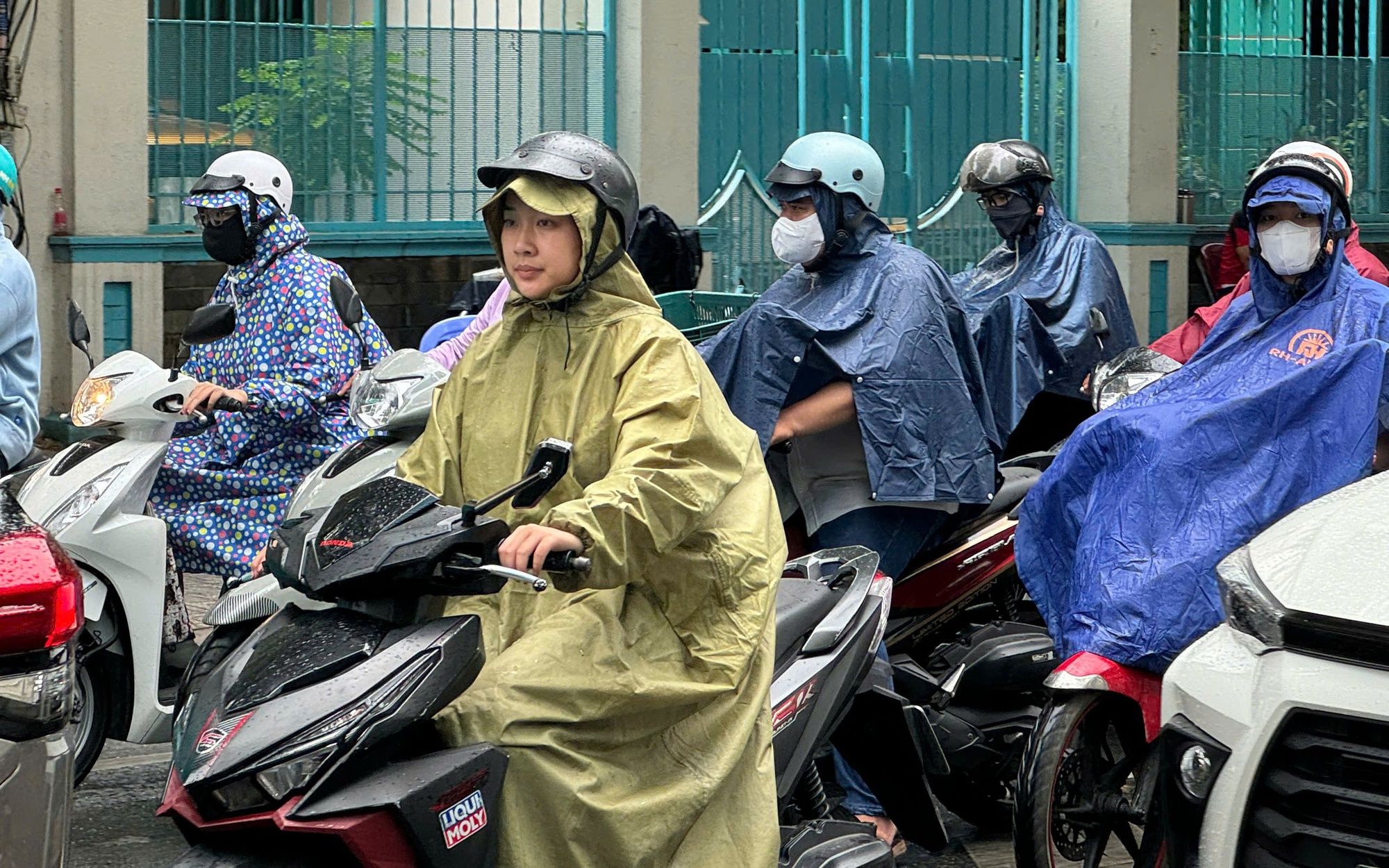 TP HCM: Sấm ì ầm, mây dông phát triển gây mưa nhiều nơi