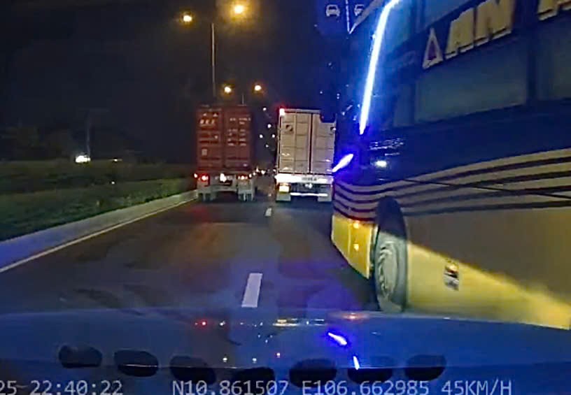 TP HCM: X&aacute;c minh xe kh&aacute;ch An Anh chuyển l&agrave;n ẩu g&acirc;y tai nạn tr&ecirc;n đường Đỗ Mười- Ảnh 1.