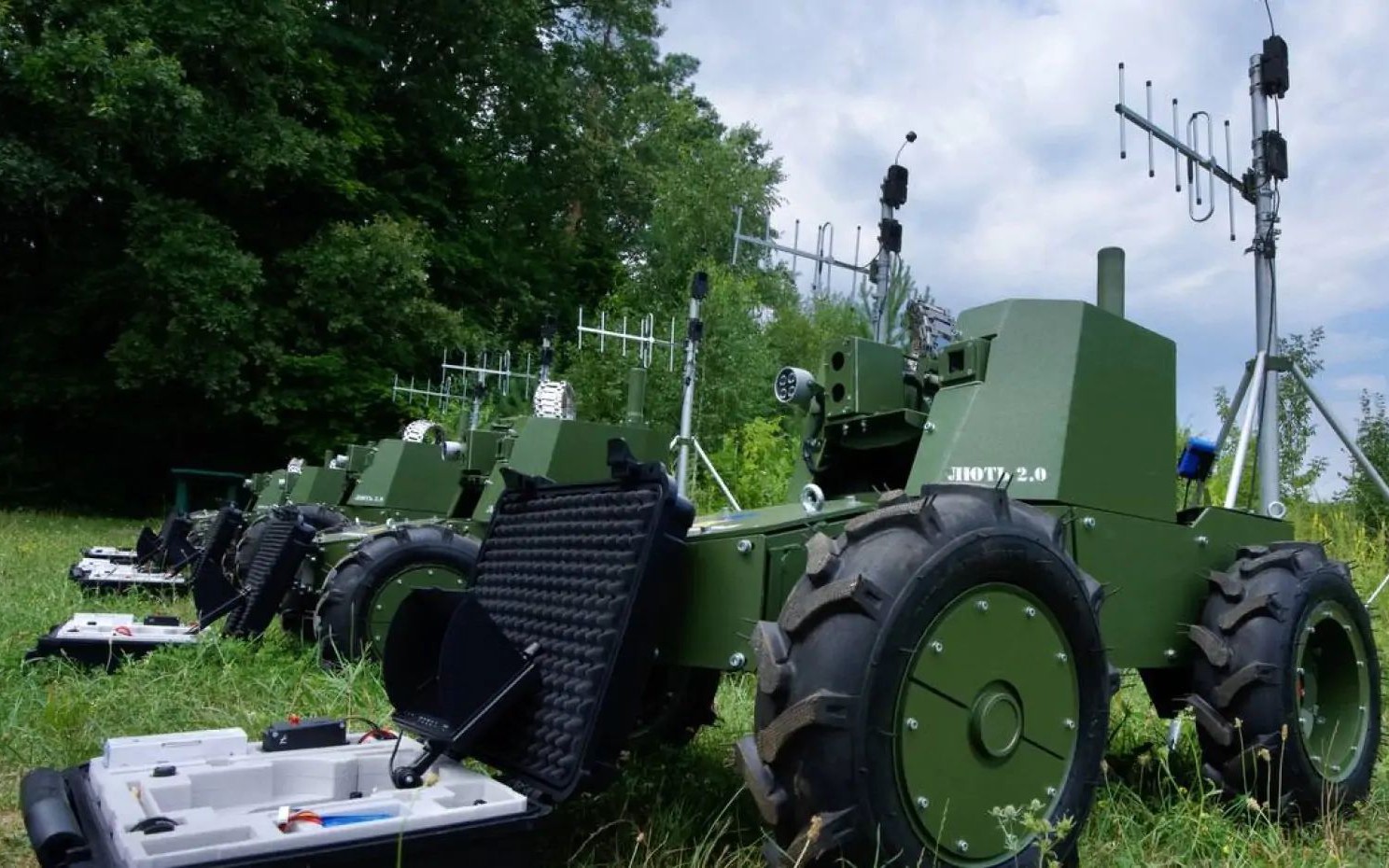Điểm nóng xung đột ngày 3-4: Ukraine sẽ cho 15.000 robot xung trận