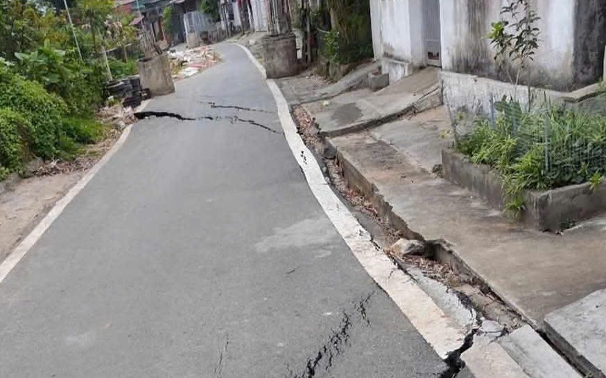Công bố tình huống khẩn cấp về thiên tai khi xuất hiện vết nứt lớn uy hiếp 31 hộ dân