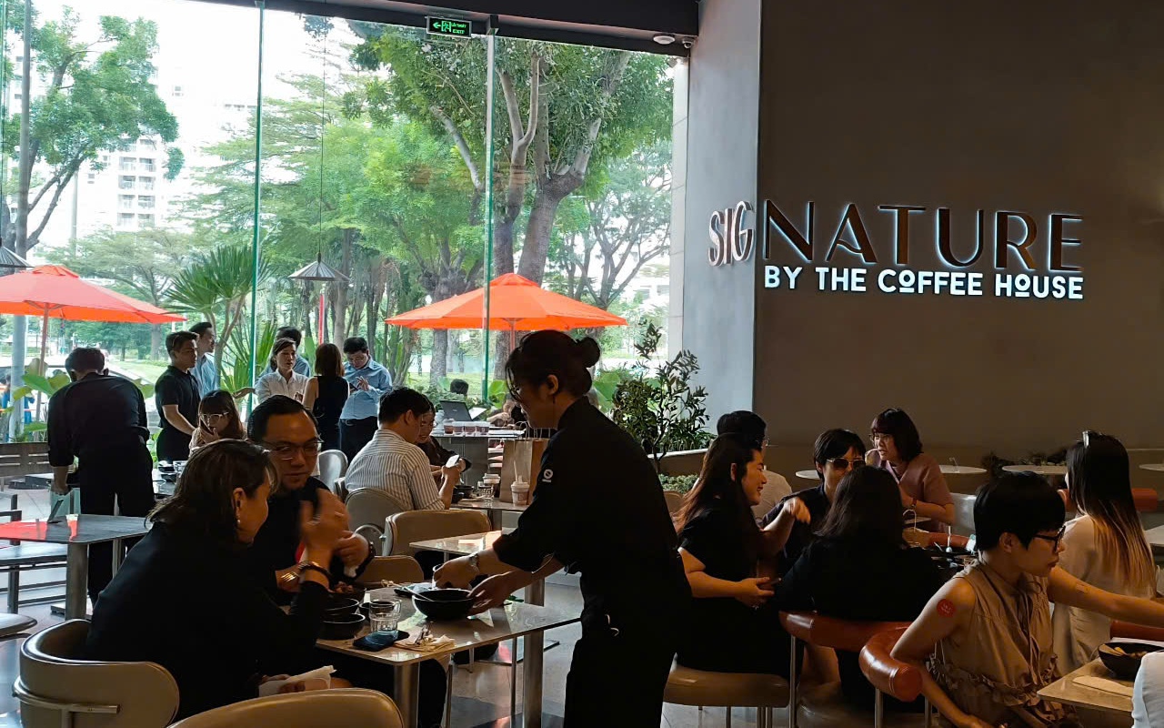 "Ông trùm lẩu nướng" tiết lộ số tiền mua chuỗi cà phê The Coffee House