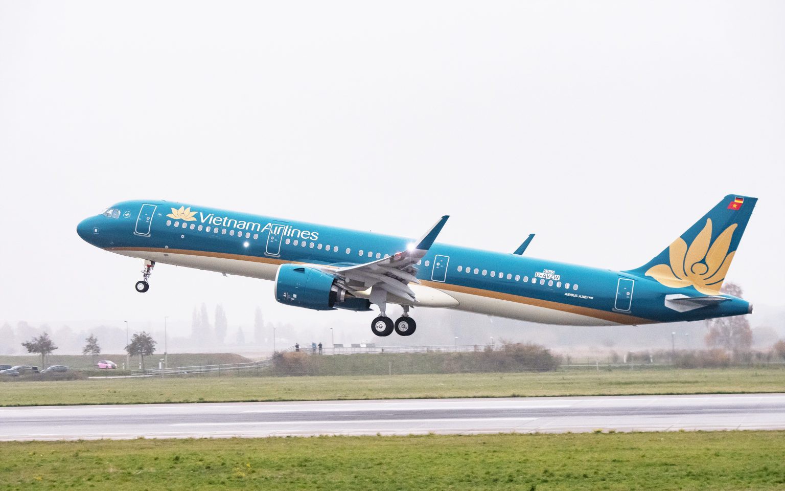 Vietnam Airlines sẽ mua 50 máy bay trị giá gần 3,7 tỉ USD như thế nào?