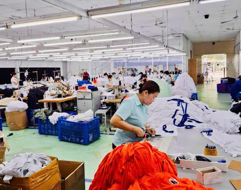 Thu nhập công nhân may thuộc nhóm thấp nhất- Ảnh 2.