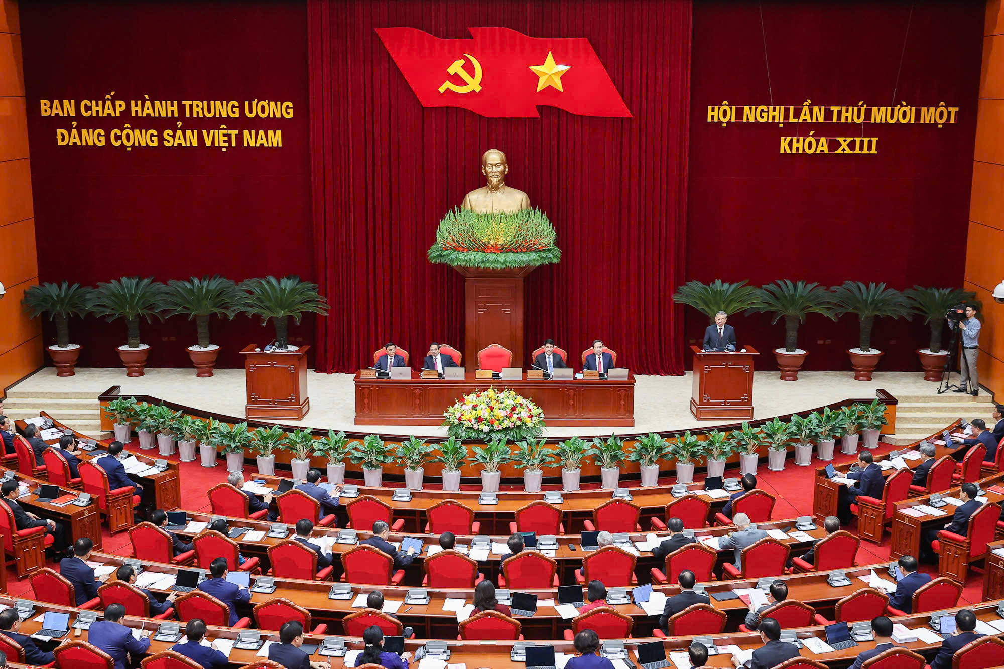 Ban Chấp hành Trung ương Đảng kỷ luật cán bộ- Ảnh 1.