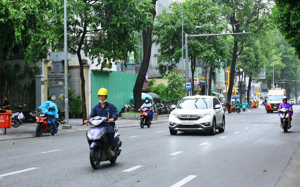 Thời tiết TP HCM h&ocirc;m nay, 10-4: Ng&agrave;y nắng, c&oacute; mưa tr&aacute;i m&ugrave;a- Ảnh 1.