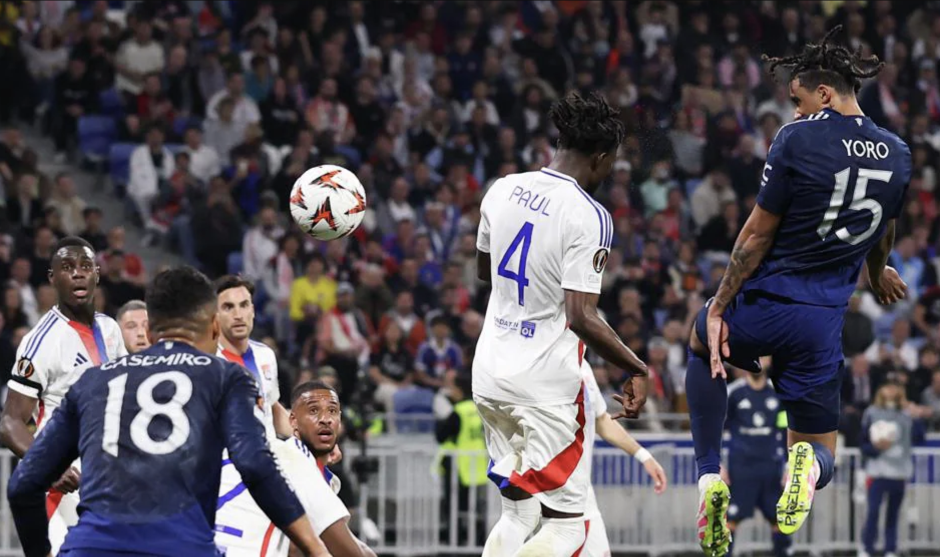 Thủ môn hóa tội đồ, Man United đánh rơi chiến thắng ở Lyon- Ảnh 3.