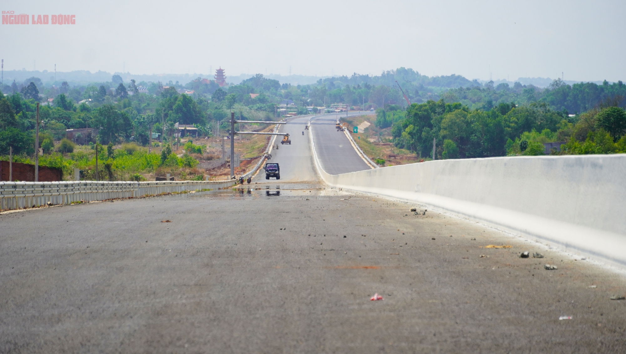 Cận cảnh 19,5 km đường cao tốc Biên Hòa - Vũng Tàu trước ngày thông xe kỹ thuật- Ảnh 3.