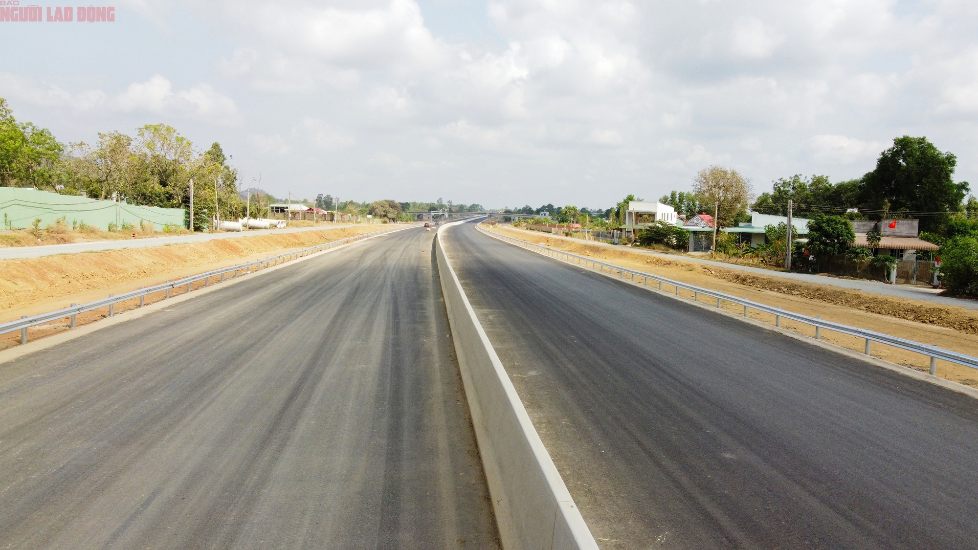 Cận cảnh 19,5 km đường cao tốc Biên Hòa - Vũng Tàu trước ngày thông xe kỹ thuật- Ảnh 12.