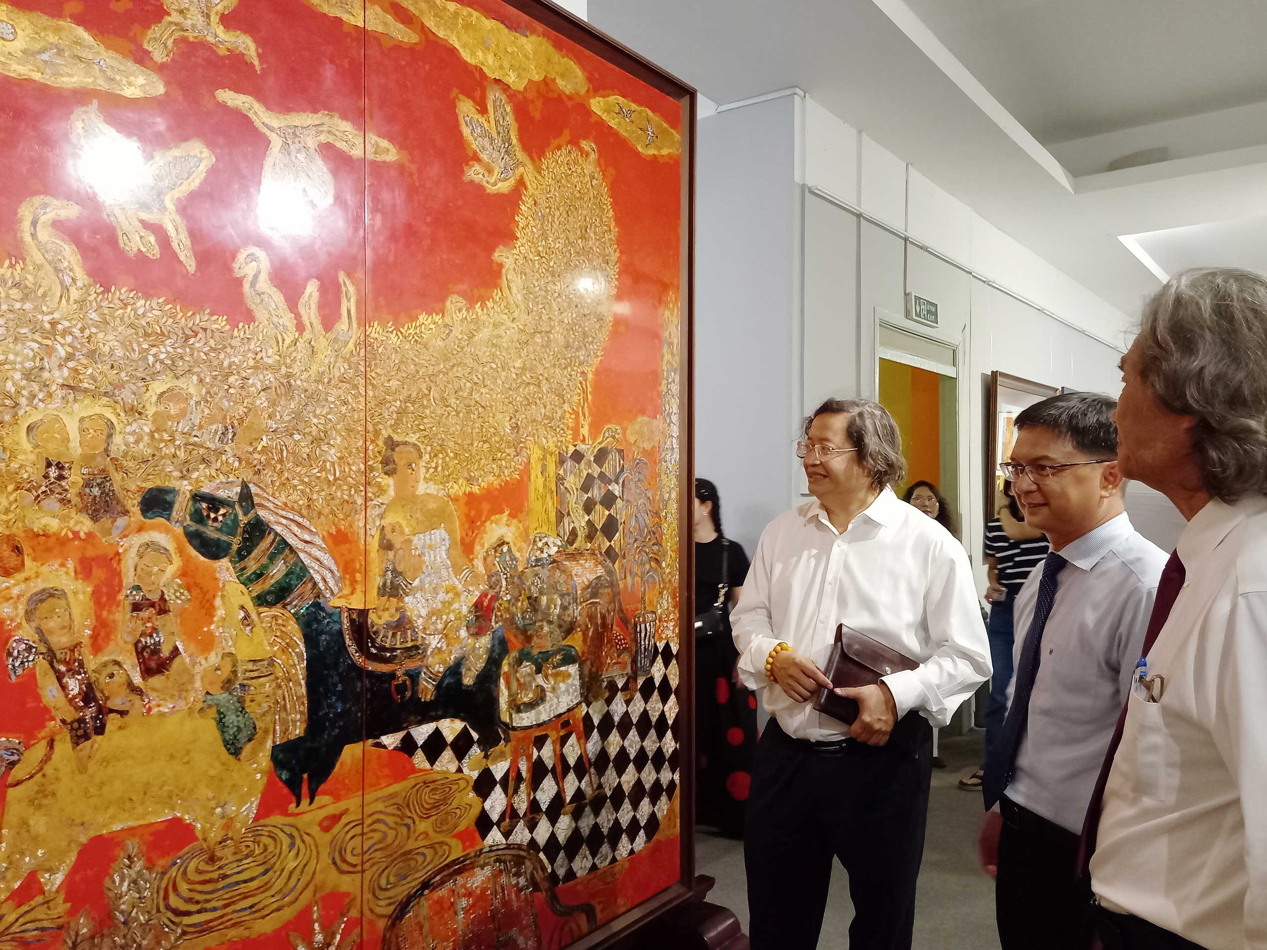 Triển l&atilde;m &ldquo;50 năm thống nhất - x&acirc;y dựng v&agrave; ph&aacute;t triển TP Hồ Ch&iacute; Minh&rdquo;- Ảnh 2.