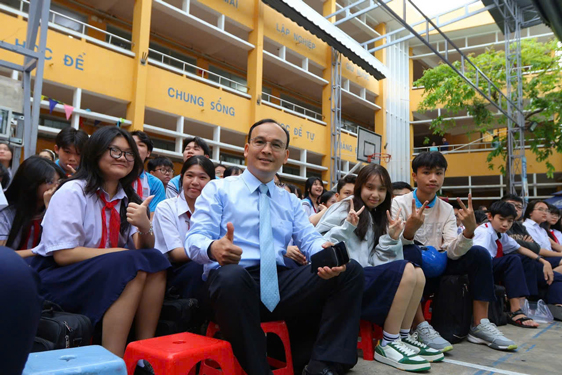 Học sinh lớp 9 đến tham quan, trải nghiệm, t&igrave;m hiểu về Trường THPT Ten Lơ Man (quận 1, TP HCM) trước khi đặt nguyện vọng thi lớp 10