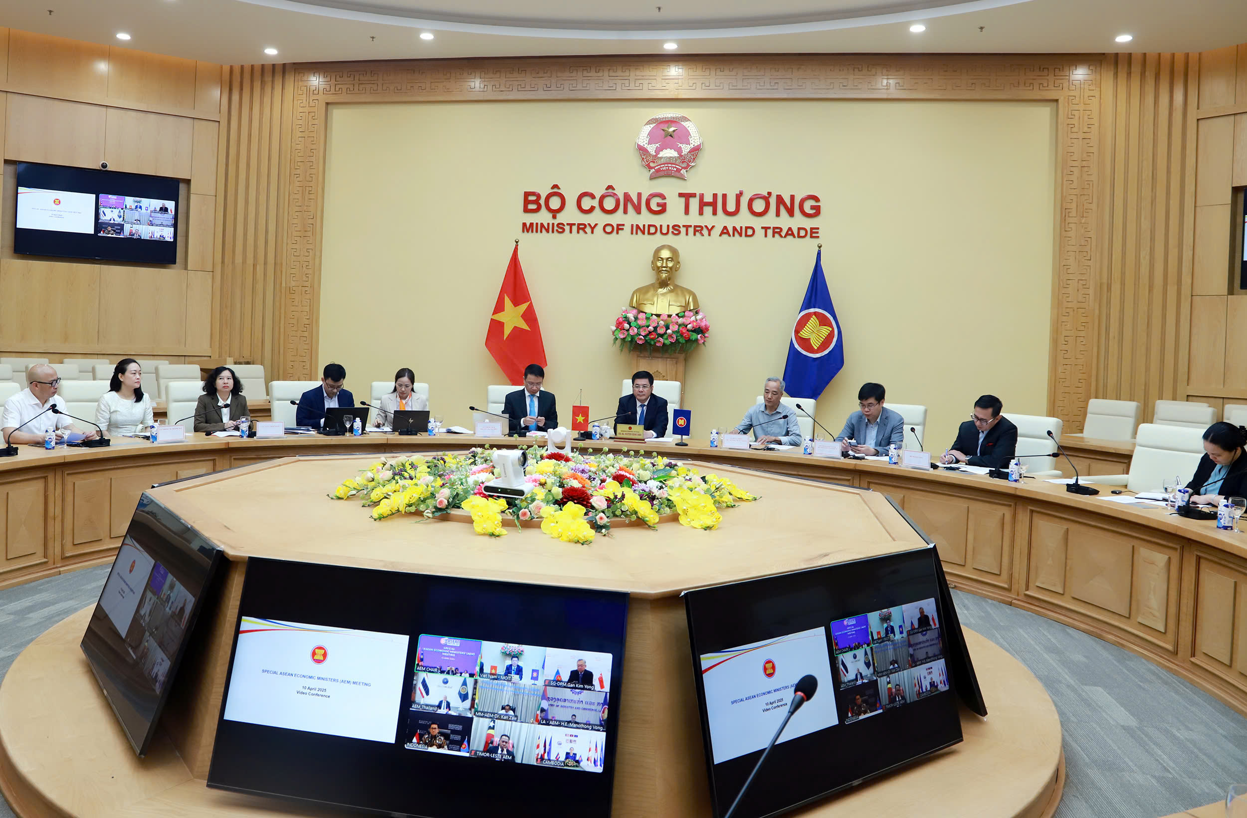 Việt Nam tham dự hội nghị đặc biệt của ASEAN b&agrave;n về ch&iacute;nh s&aacute;ch thuế quan của Mỹ- Ảnh 1.